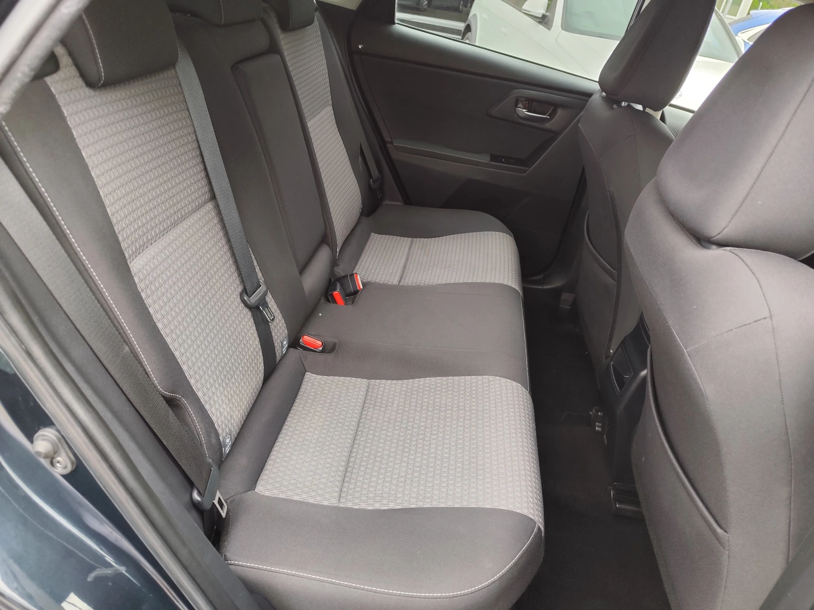 Toyota Auris  1.8HYBRID* EURO6B* LED* , снимка 12 - Автомобили и джипове - 54607682