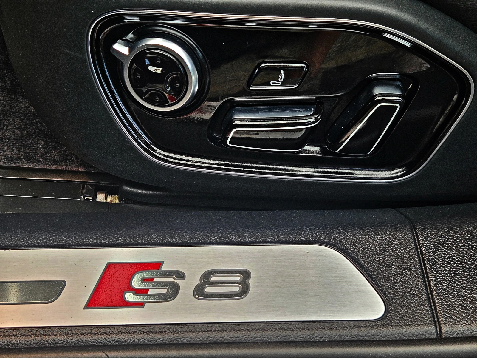 Audi S8 PLUS/CERAMIC/DISTR/360CAM/МАСАЖ/ОБДУХ/ВАКУУМ/LIZIN, снимка 12 - Автомобили и джипове - 54719212