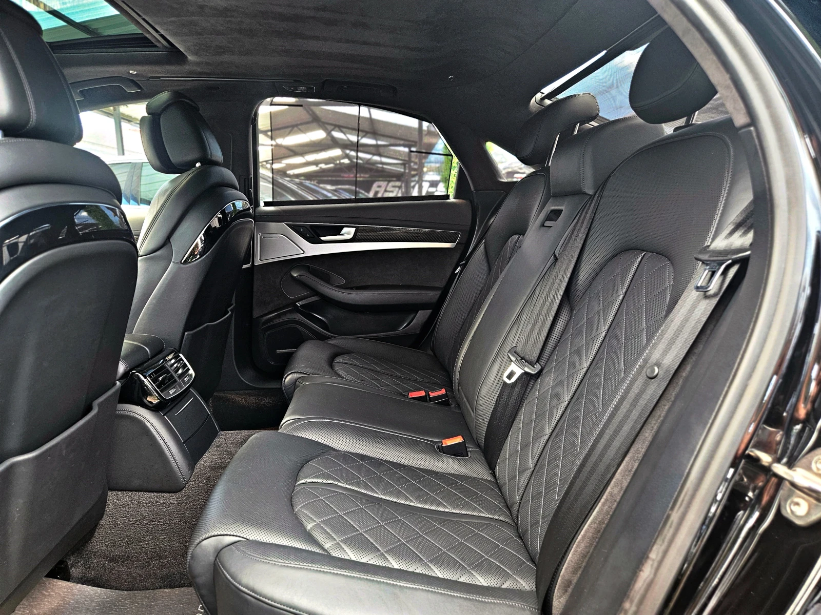 Audi S8 PLUS/CERAMIC/DISTR/360CAM/МАСАЖ/ОБДУХ/ВАКУУМ/LIZIN, снимка 16 - Автомобили и джипове - 54719212