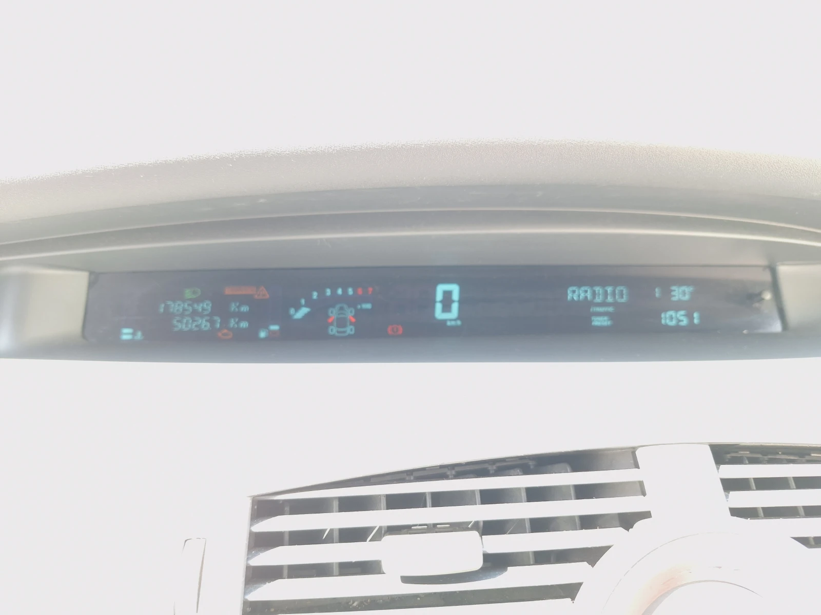 Renault Scenic, снимка 9 - Автомобили и джипове - 55543943