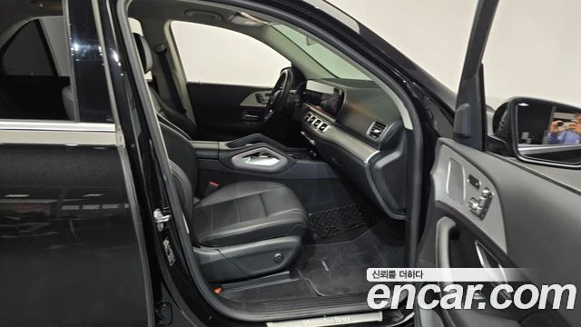 Mercedes-Benz GLE 300 | 83K KM TOP SERVICE, снимка 11 - Автомобили и джипове - 55472297