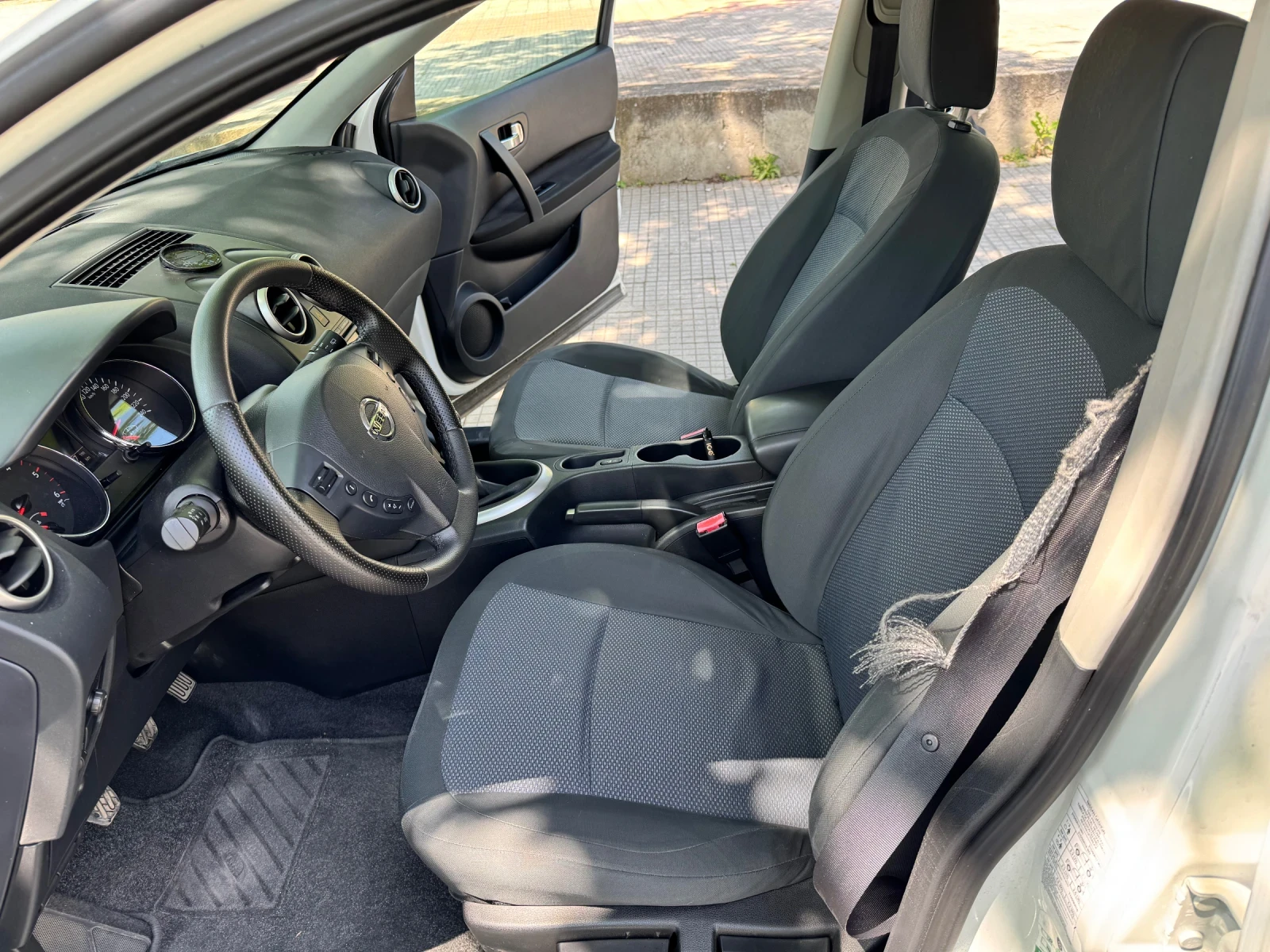 Nissan Qashqai, снимка 7 - Автомобили и джипове - 54573446