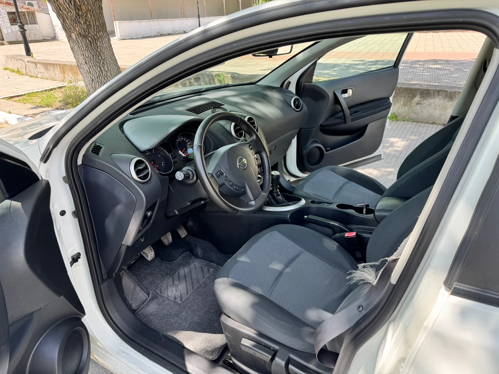 Nissan Qashqai, снимка 9 - Автомобили и джипове - 54573446