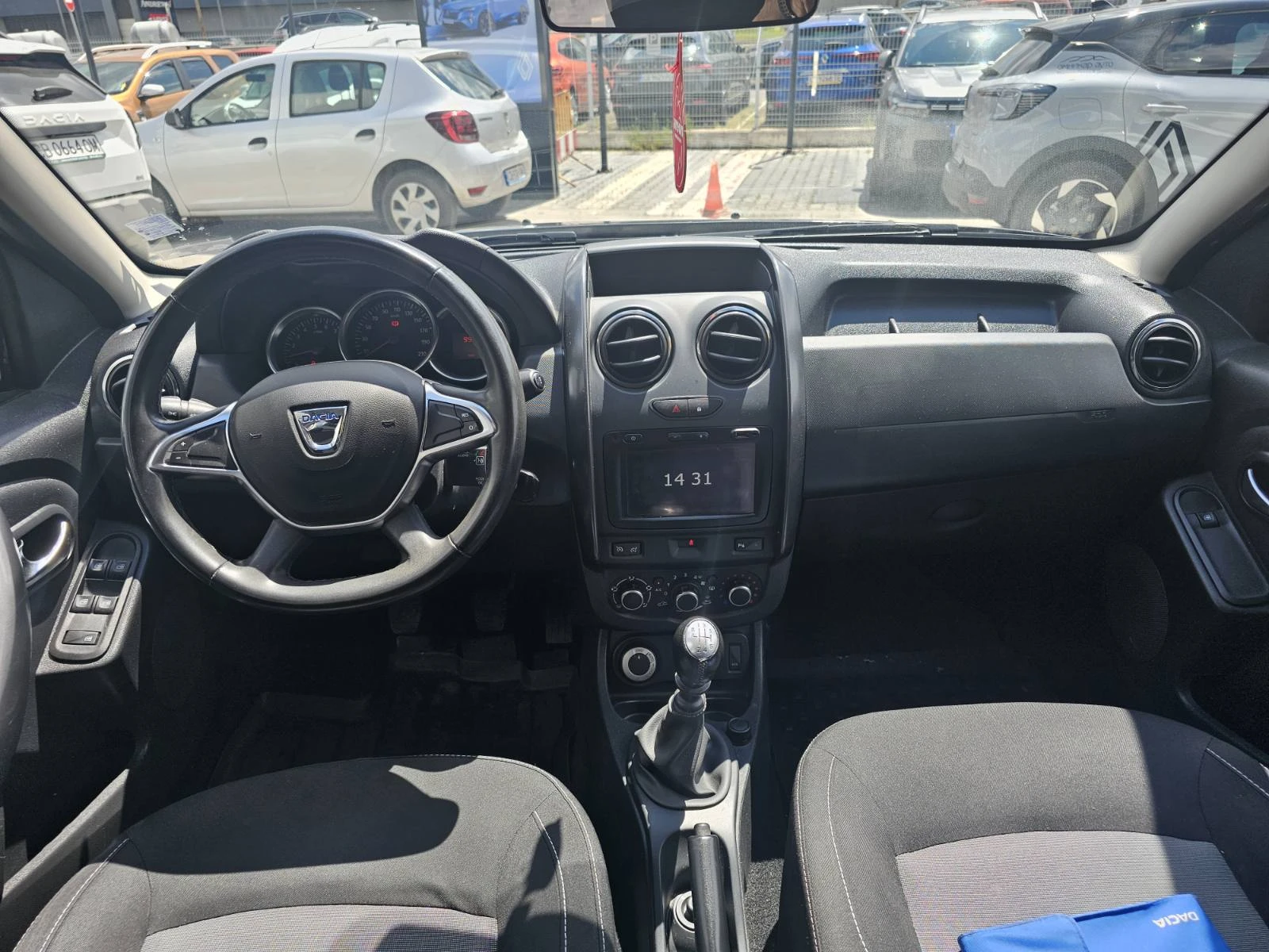 Dacia Duster dCi 110 к.с. Дизел Stop & Start 4x4, снимка 7 - Автомобили и джипове - 54786569