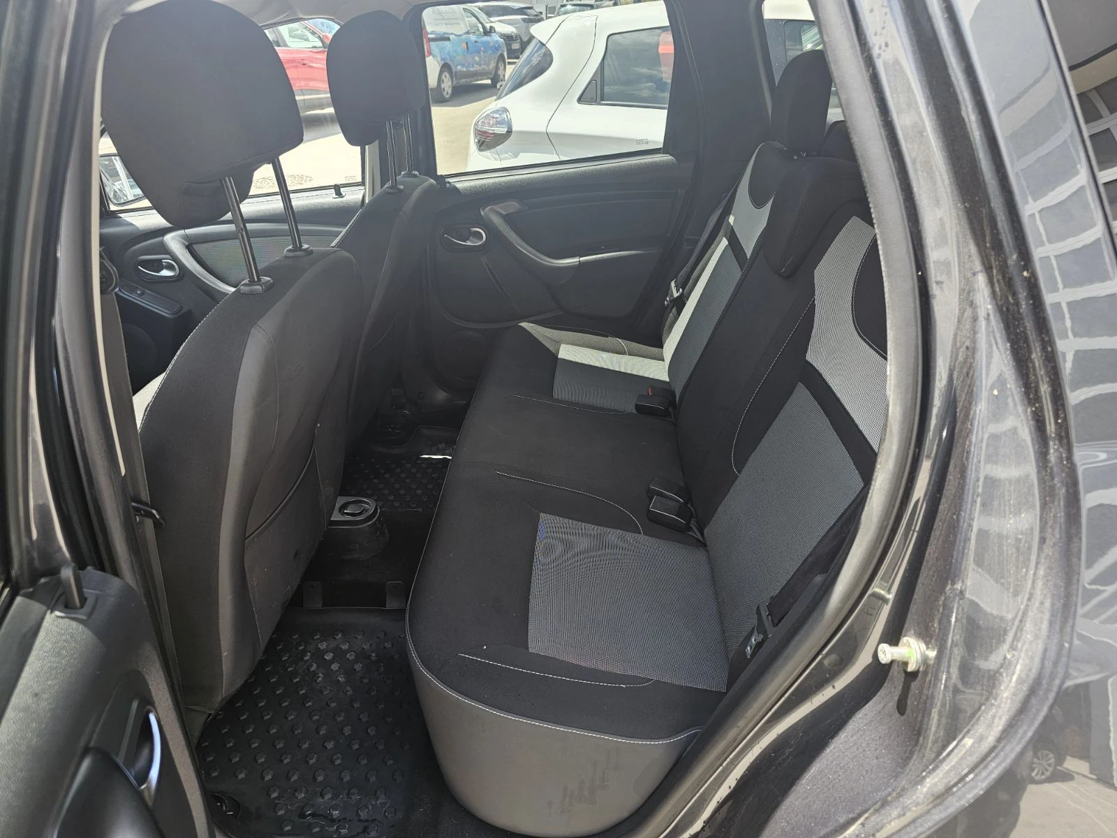 Dacia Duster dCi 110 к.с. Дизел Stop & Start 4x4, снимка 14 - Автомобили и джипове - 54786569