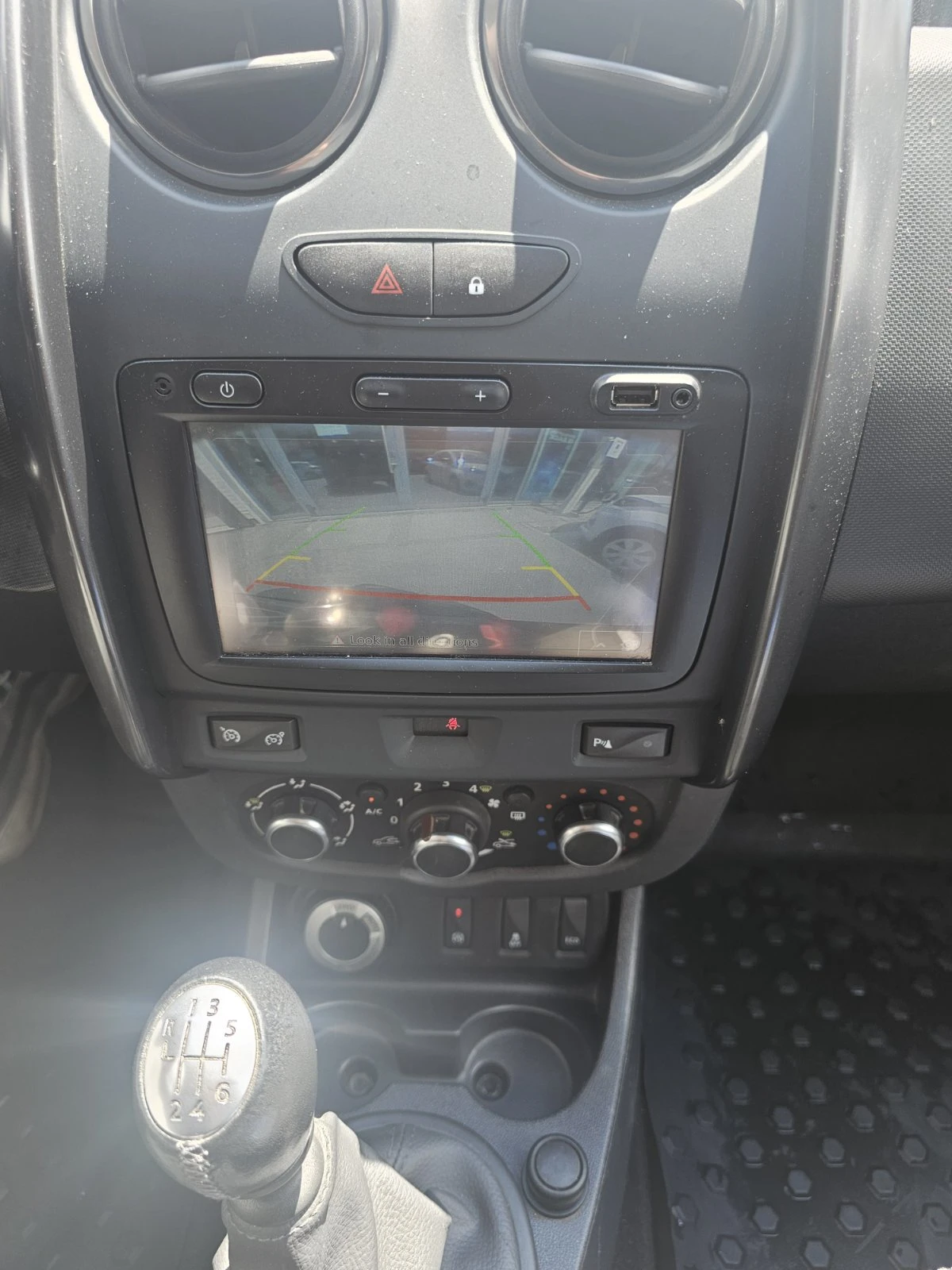 Dacia Duster dCi 110 к.с. Дизел Stop & Start 4x4, снимка 10 - Автомобили и джипове - 54786569