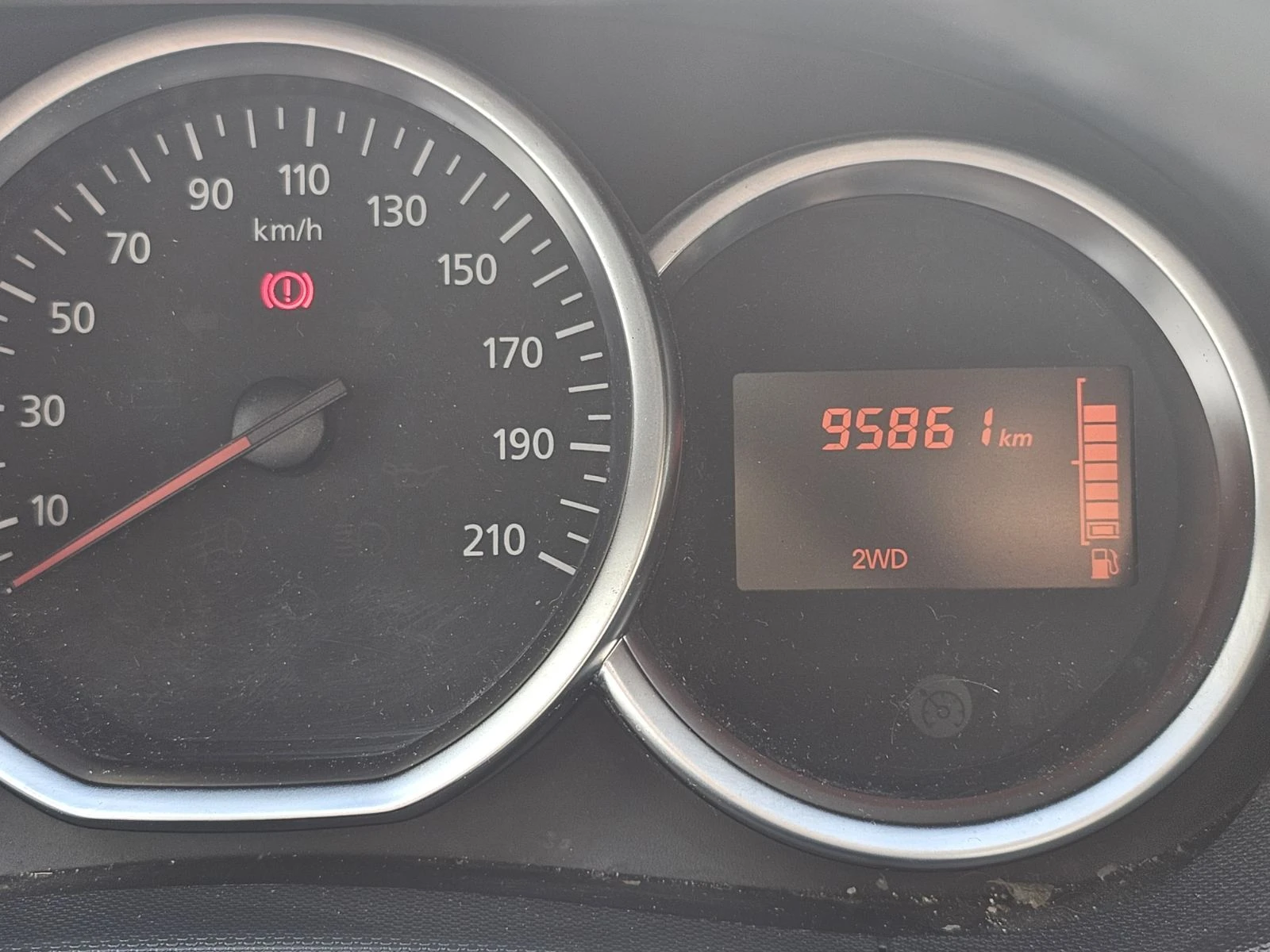 Dacia Duster dCi 110 к.с. Дизел Stop & Start 4x4, снимка 8 - Автомобили и джипове - 54786569