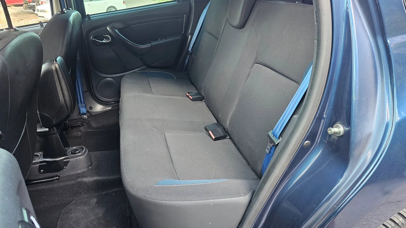 Dacia Duster 1.5 dci Euro6, снимка 11 - Автомобили и джипове - 55246849