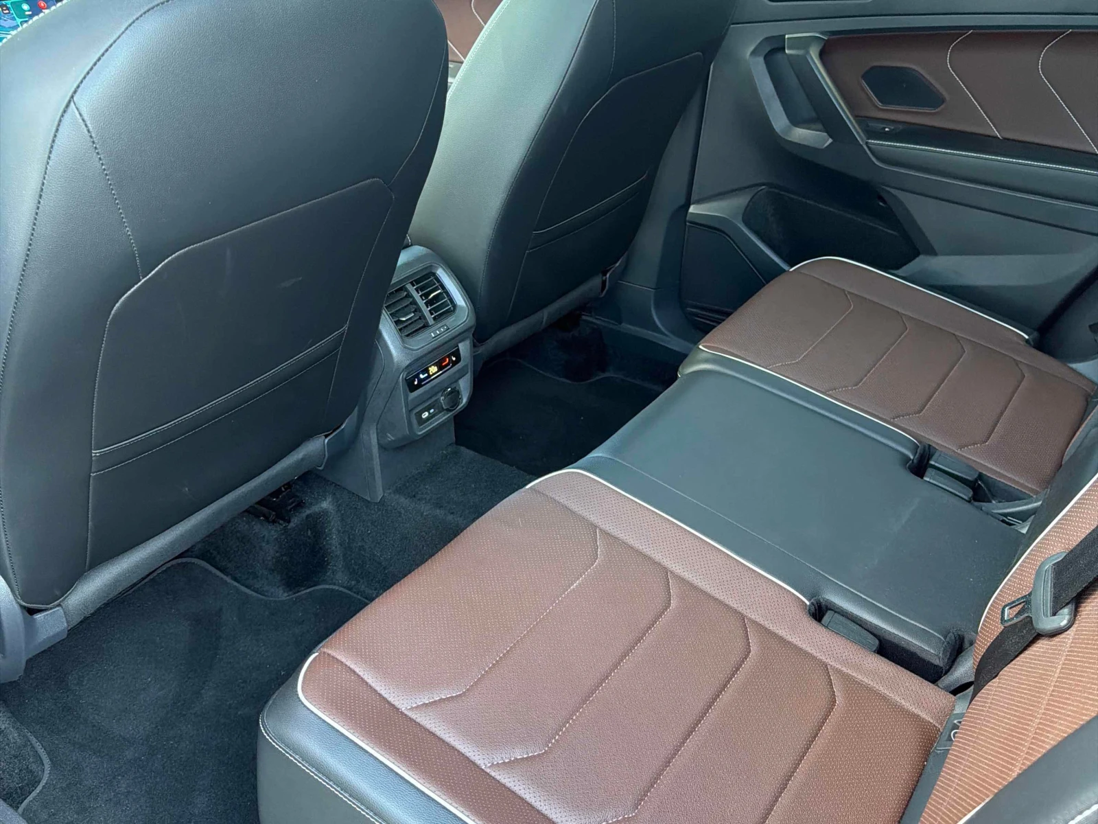 VW Tiguan Highline R Line / 360 / FENDER / ОБДУХВАНЕ, снимка 13 - Автомобили и джипове - 55857331