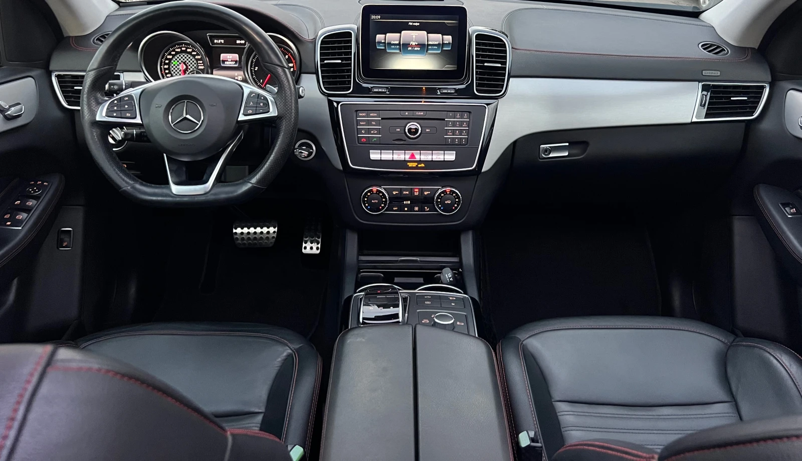 Mercedes-Benz GLE 350 d COUPE/AMG/PANORAMA/4MATIC/NAVI/360 KAMERA/FULL, снимка 14 - Автомобили и джипове - 55873646