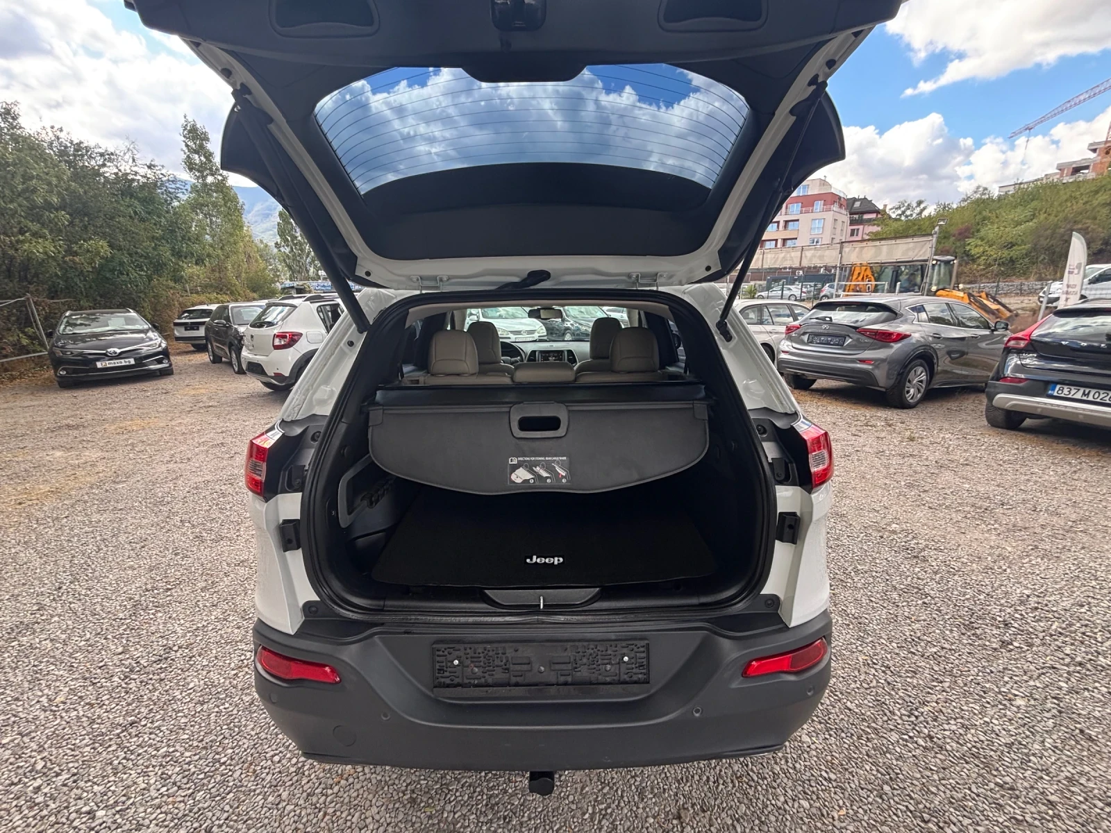 Jeep Cherokee 2.2 TD, снимка 7 - Автомобили и джипове - 56208823