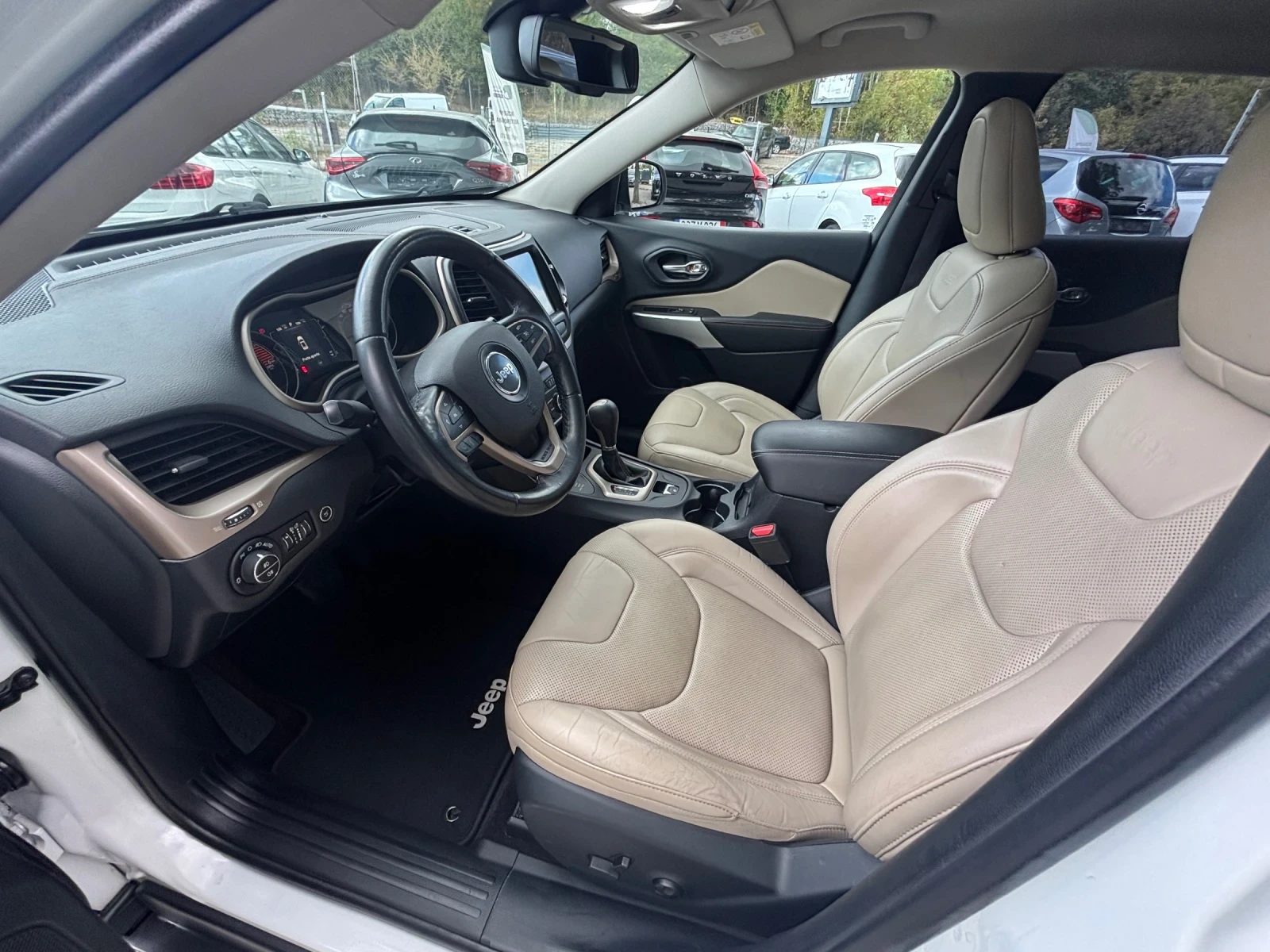 Jeep Cherokee 2.2 TD, снимка 13 - Автомобили и джипове - 56208823