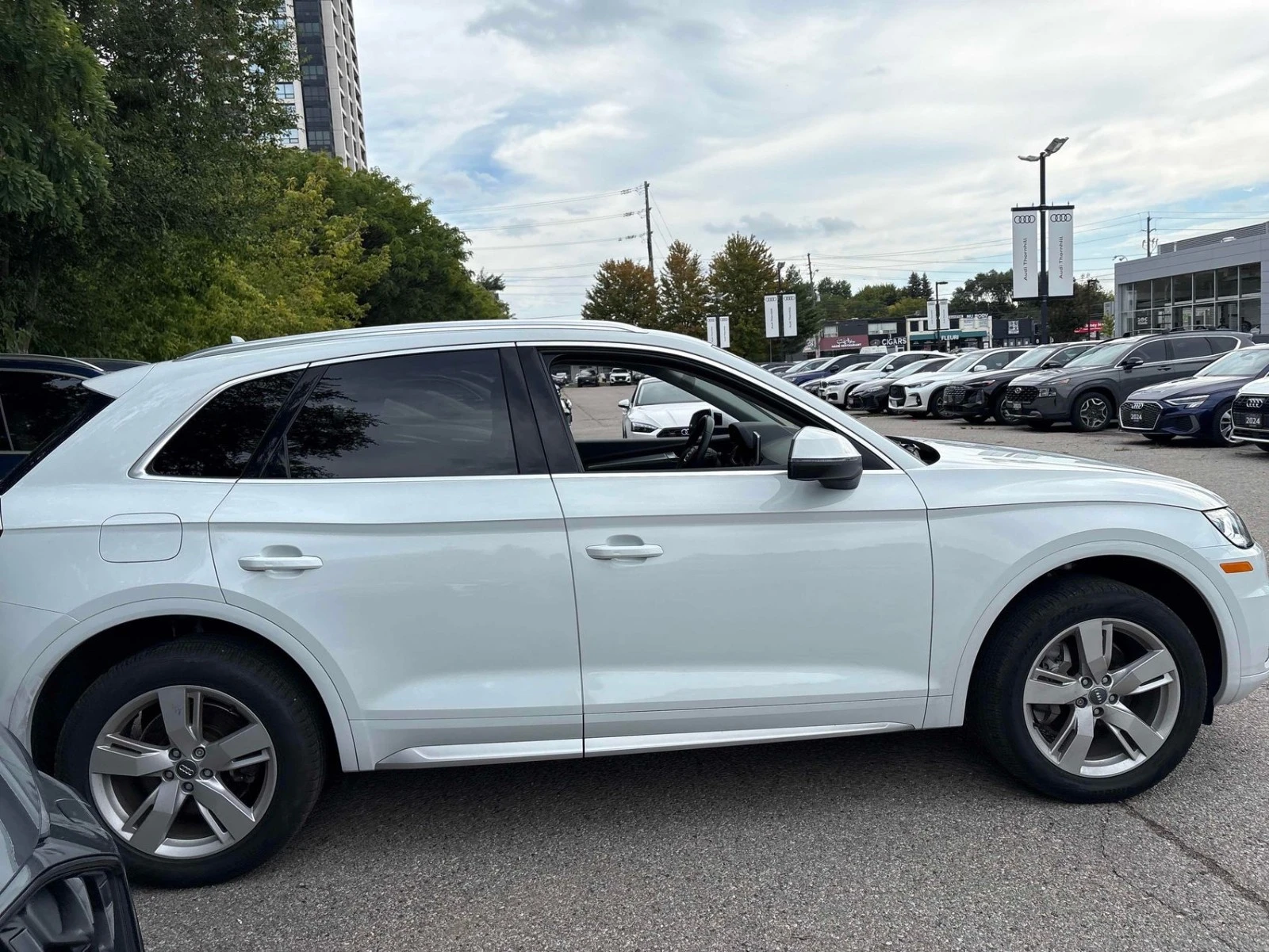 Audi Q5 * Bang & Olufsen * 360  * АвтоКредит (ЦЕНА ДО БГ), снимка 3 - Автомобили и джипове - 56240476