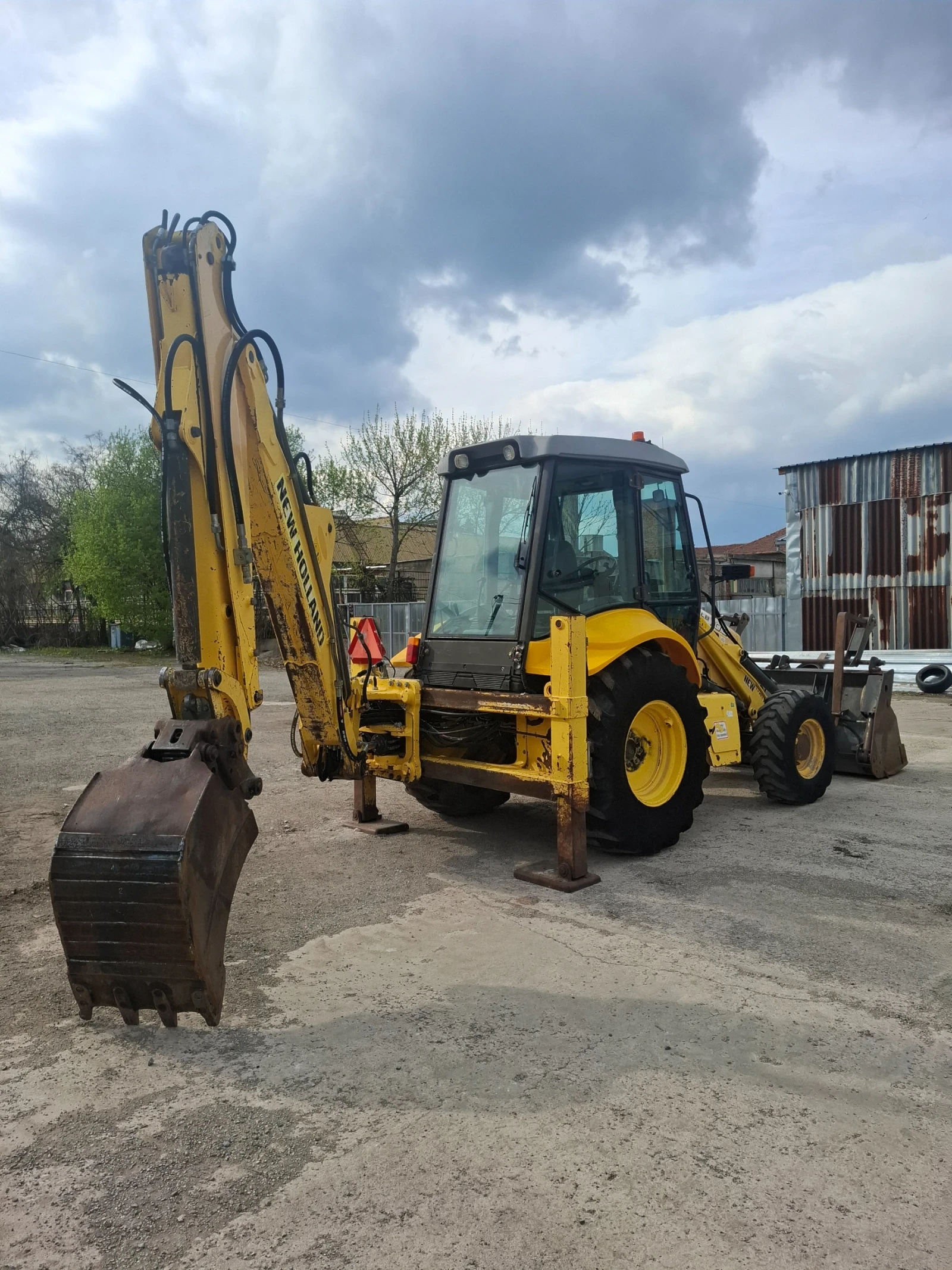 Багер New Holland LB110B  - изображение 3