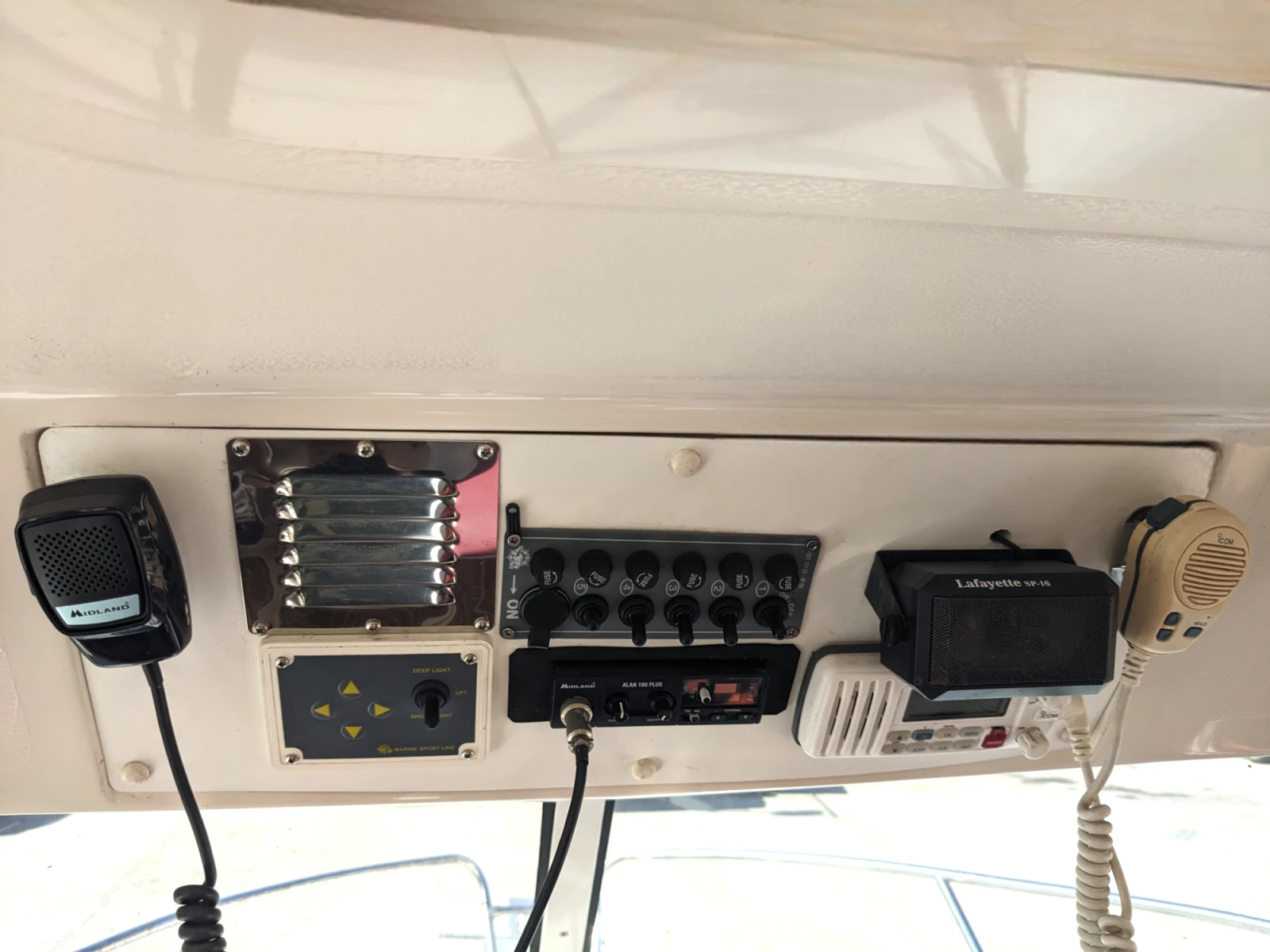   Arvor 230AS  | Mobile.bg   12