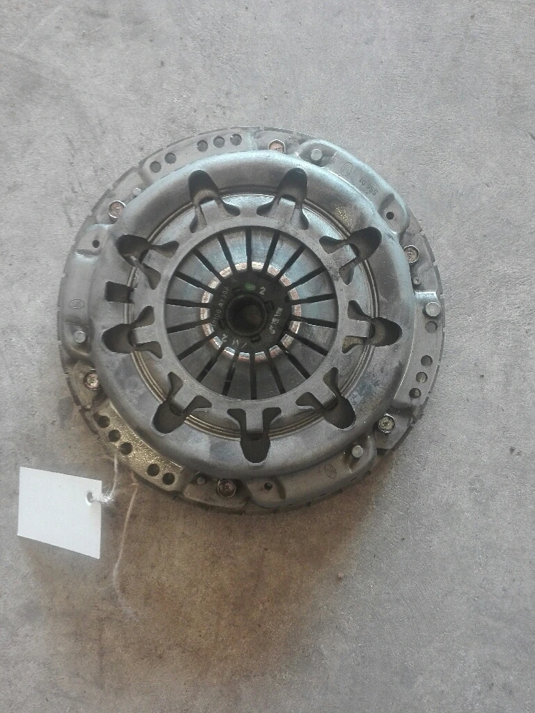 Маховик със съединител нисан микра 1.2б