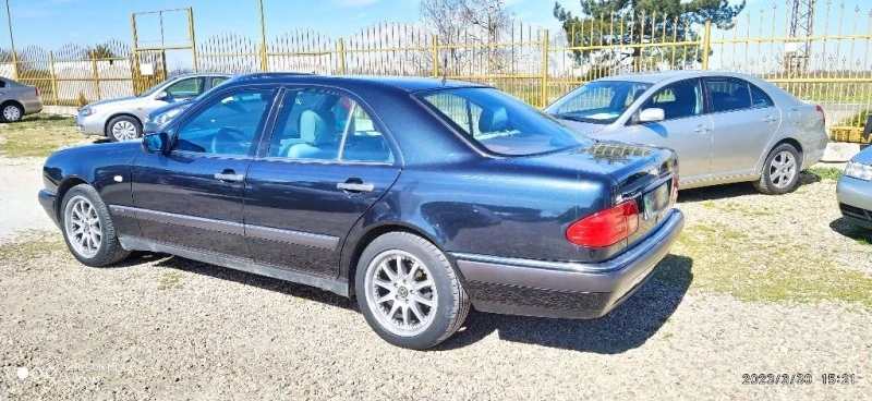 Mercedes-Benz E 200  Бензин , снимка 3 - Автомобили и джипове - 40194252