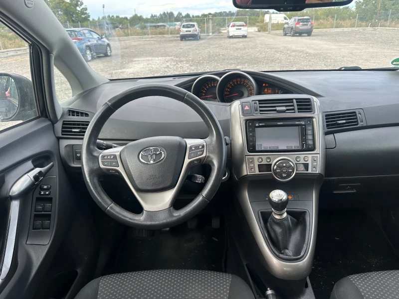 Toyota Verso 1.8 VALVEMATIC, снимка 5 - Автомобили и джипове - 47248354