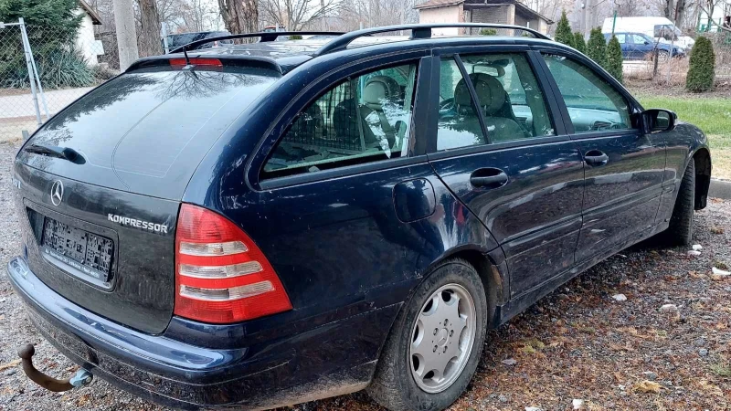 Mercedes-Benz C 180, снимка 3 - Автомобили и джипове - 48778505