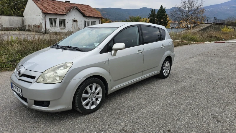 Toyota Corolla verso 2.2 136, снимка 3 - Автомобили и джипове - 49303688