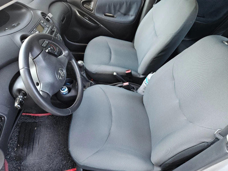 Toyota Yaris, снимка 8 - Автомобили и джипове - 51834243