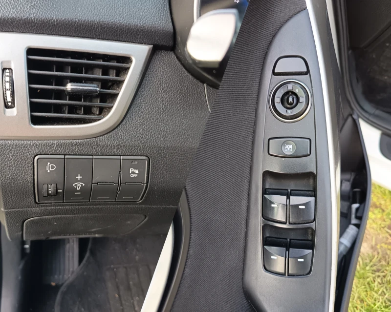 Hyundai I30 16V Euro 5 КЛИМАТРОНИК 6скорости , снимка 12 - Автомобили и джипове - 52540774