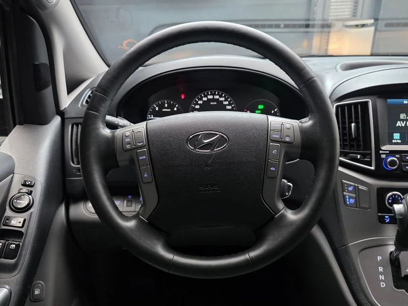 Hyundai Starex 2.5 Automatic, снимка 13 - Автомобили и джипове - 55948237