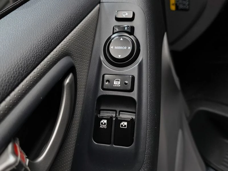 Hyundai Starex 2.5 Automatic, снимка 14 - Автомобили и джипове - 55948237