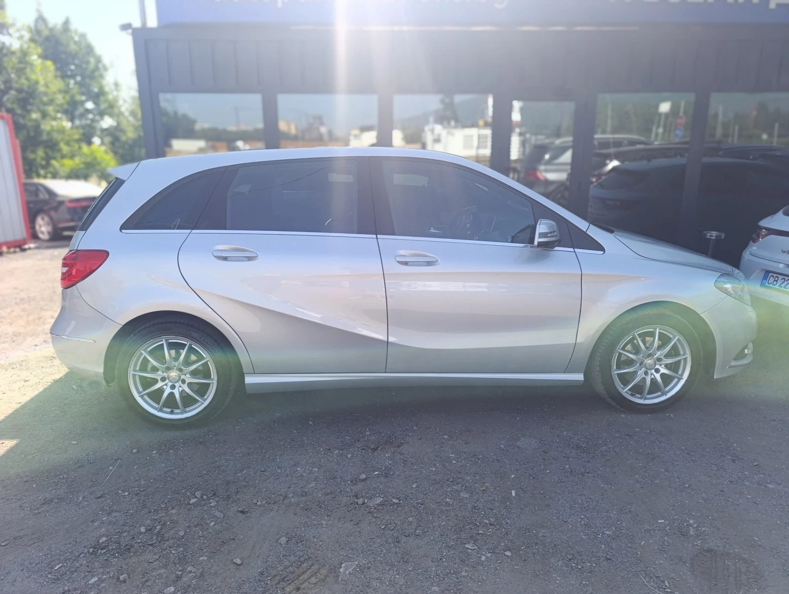Mercedes-Benz B 180 AMG Line - изображение 5