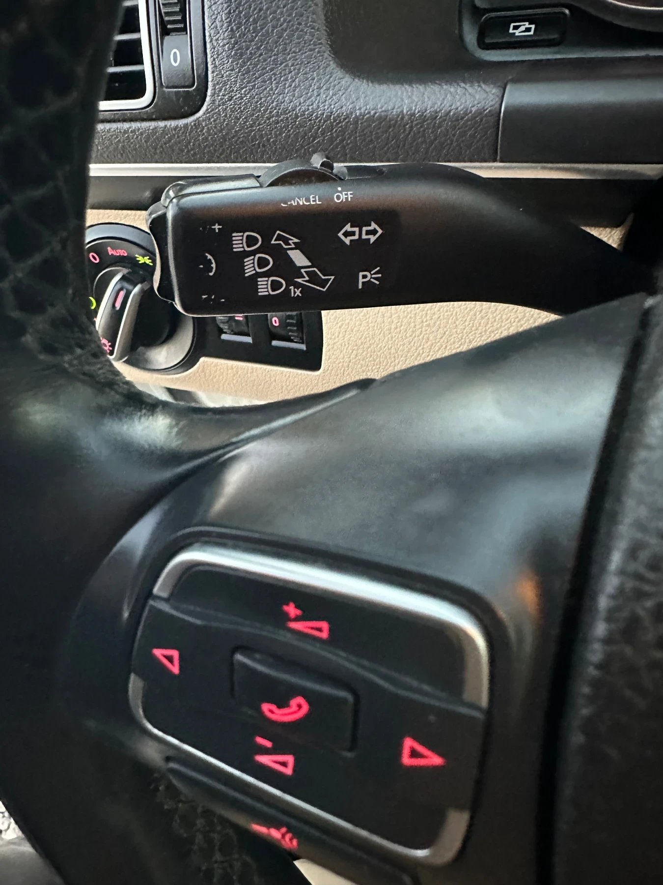 VW Touran 2.0TDI Highline, снимка 11 - Автомобили и джипове - 53821527