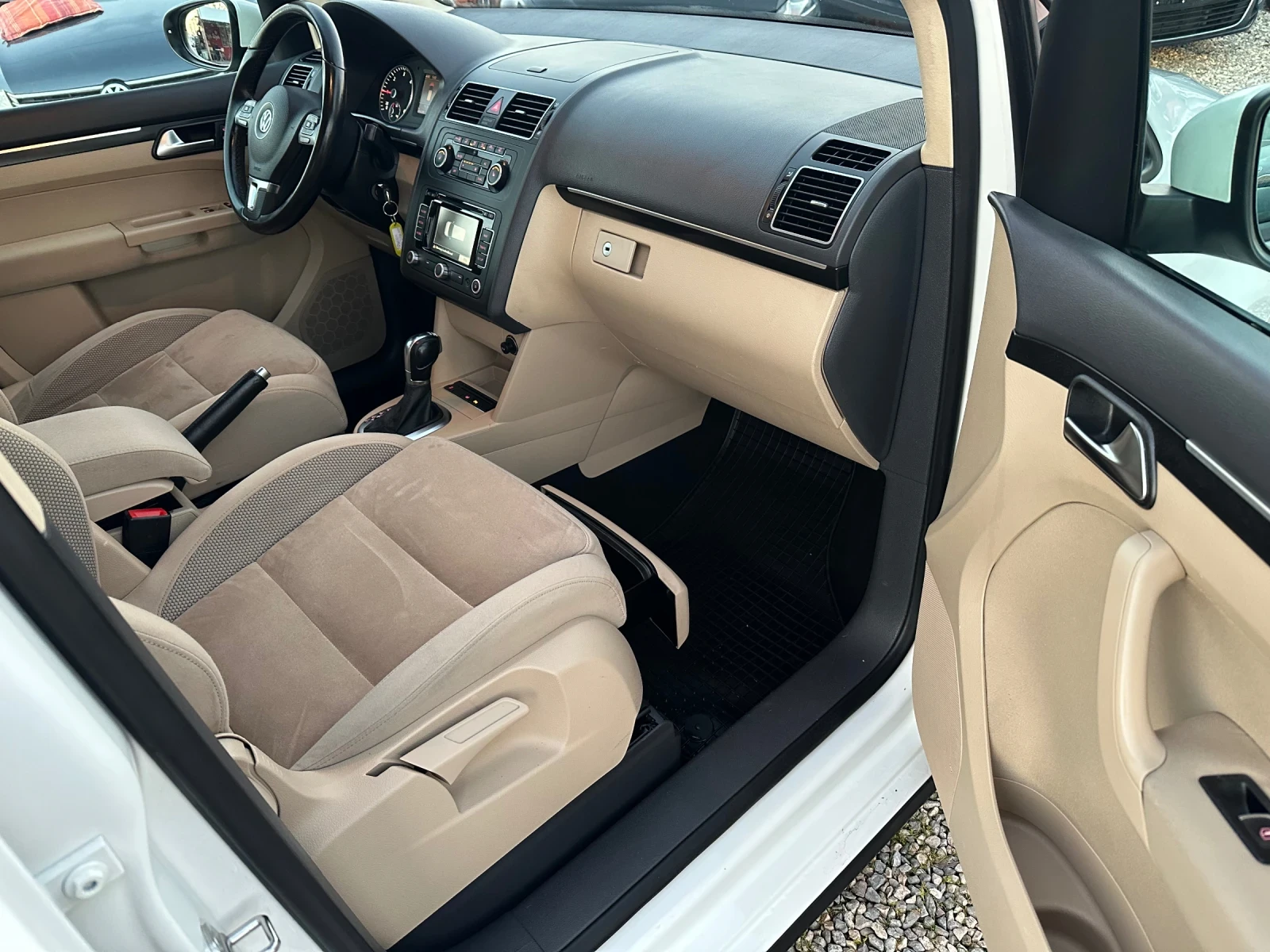 VW Touran 2.0TDI Highline, снимка 13 - Автомобили и джипове - 53821527