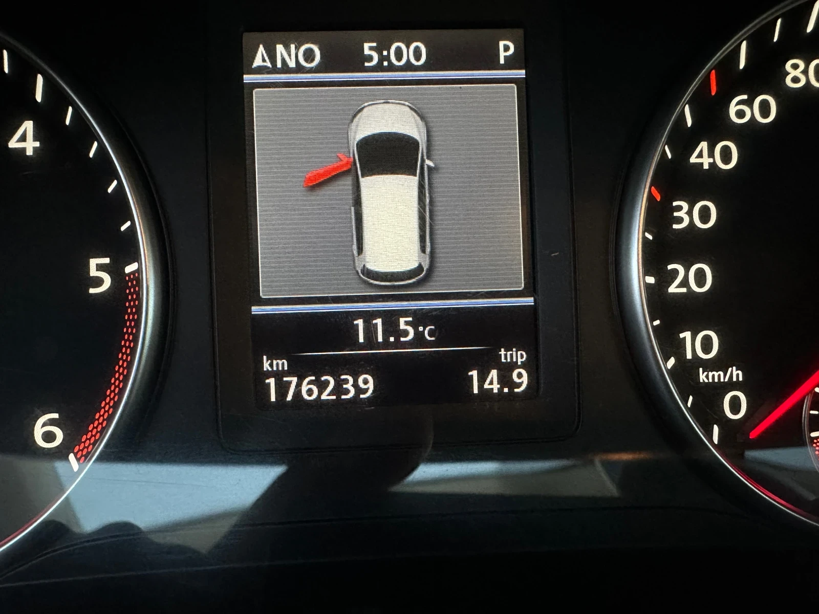 VW Touran 2.0TDI Highline, снимка 10 - Автомобили и джипове - 53821527