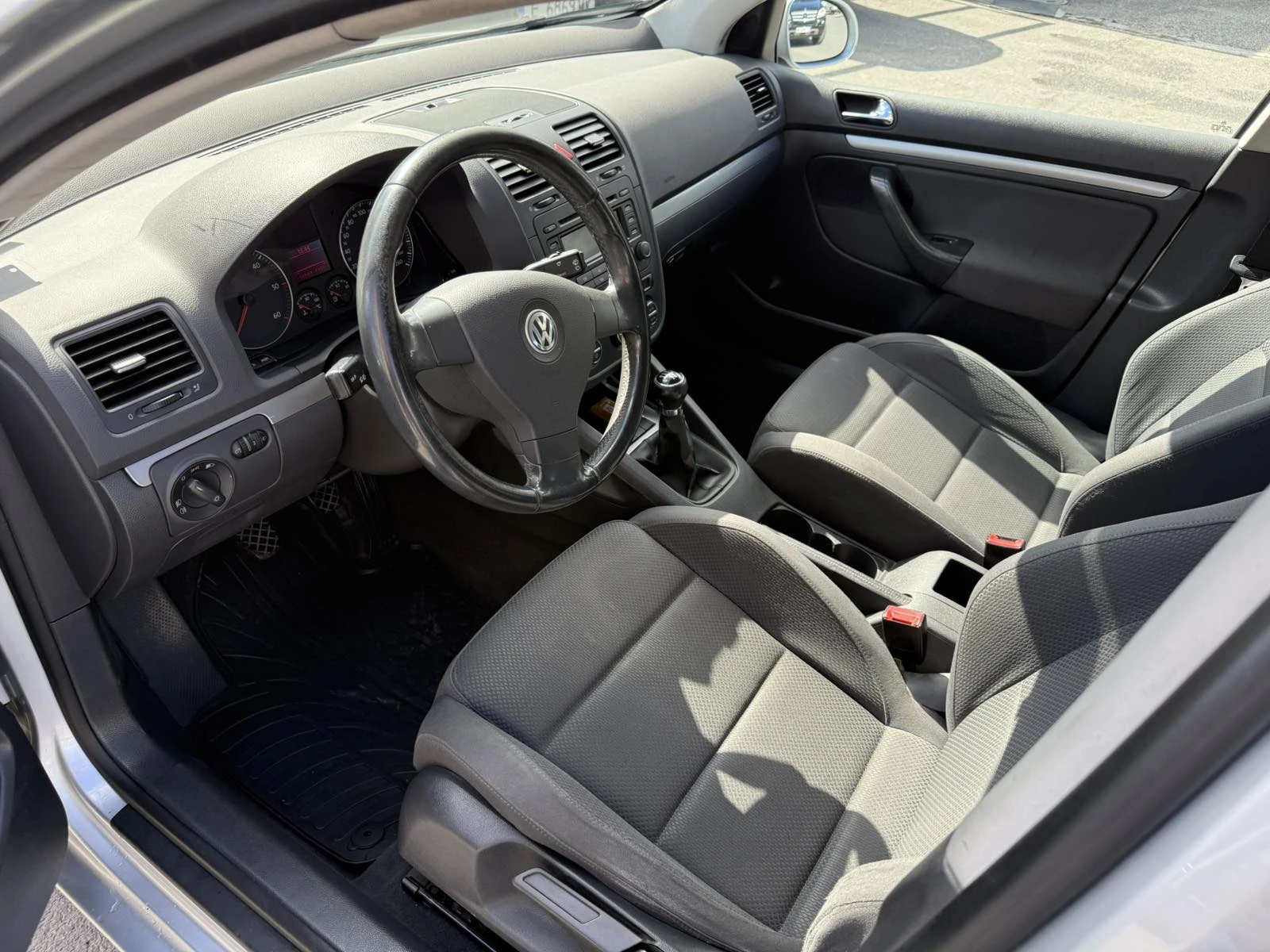 VW Golf 2.0TDI 140h.p., снимка 5 - Автомобили и джипове - 54031002