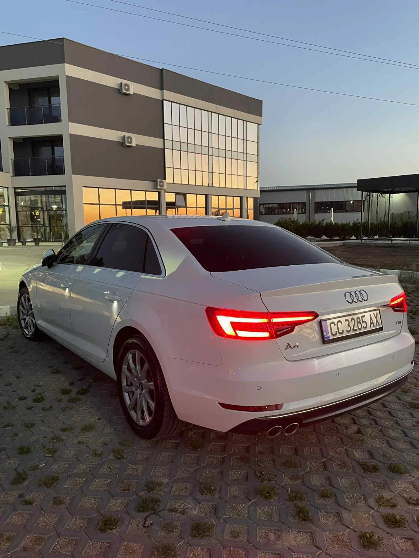 Audi A4, снимка 3 - Автомобили и джипове - 54390254