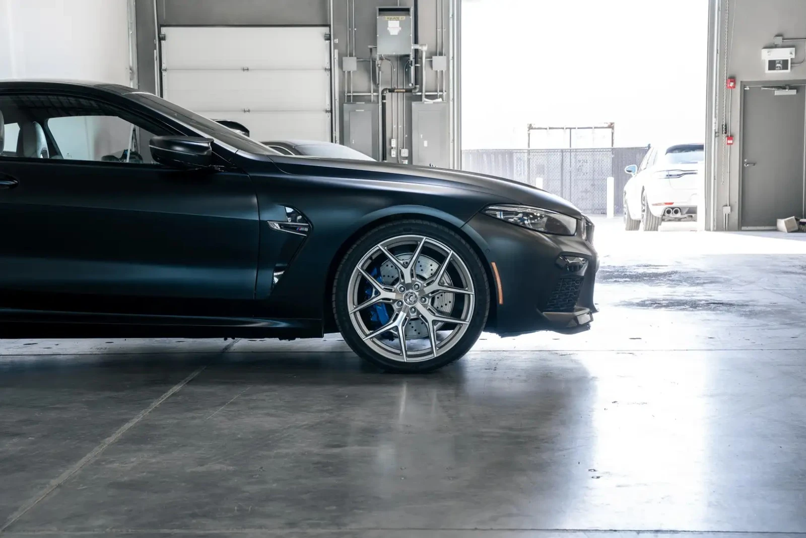 BMW M8 COUPE ЦЕНА ДО БЪЛГАРИЯ АВТОКРЕДИТ, снимка 4 - Автомобили и джипове - 55971941