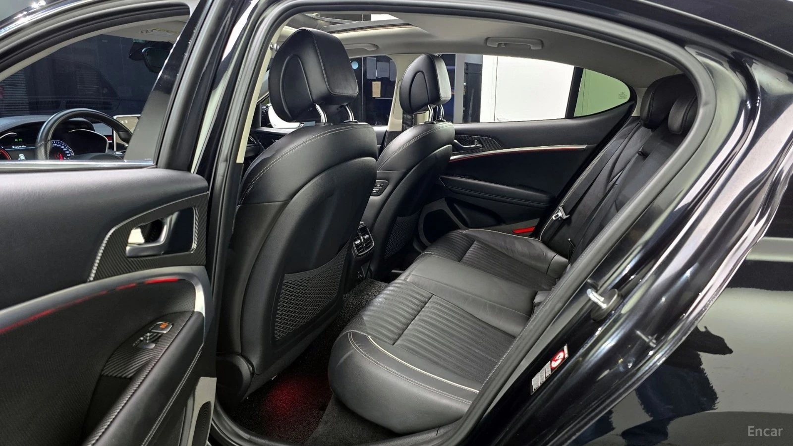 Genesis G70 Elite, снимка 13 - Автомобили и джипове - 56165834