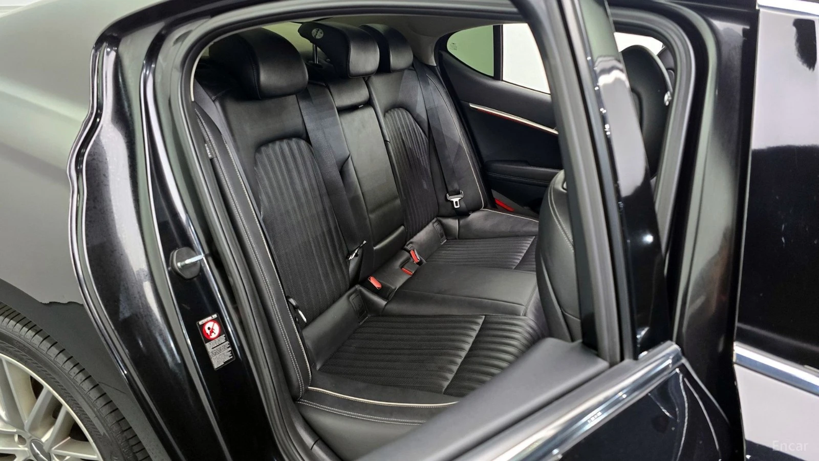 Genesis G70 Elite, снимка 12 - Автомобили и джипове - 56165834
