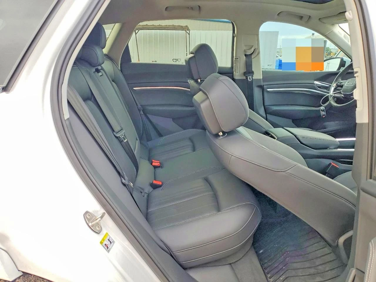 Audi E-Tron Premium Plus, снимка 11 - Автомобили и джипове - 56406005