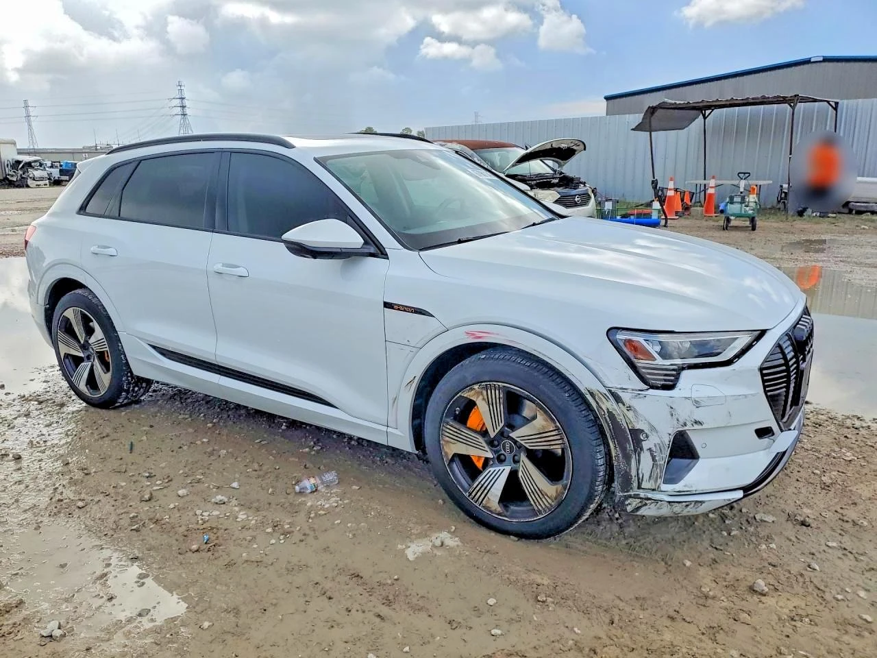 Audi E-Tron Premium Plus, снимка 4 - Автомобили и джипове - 56406005