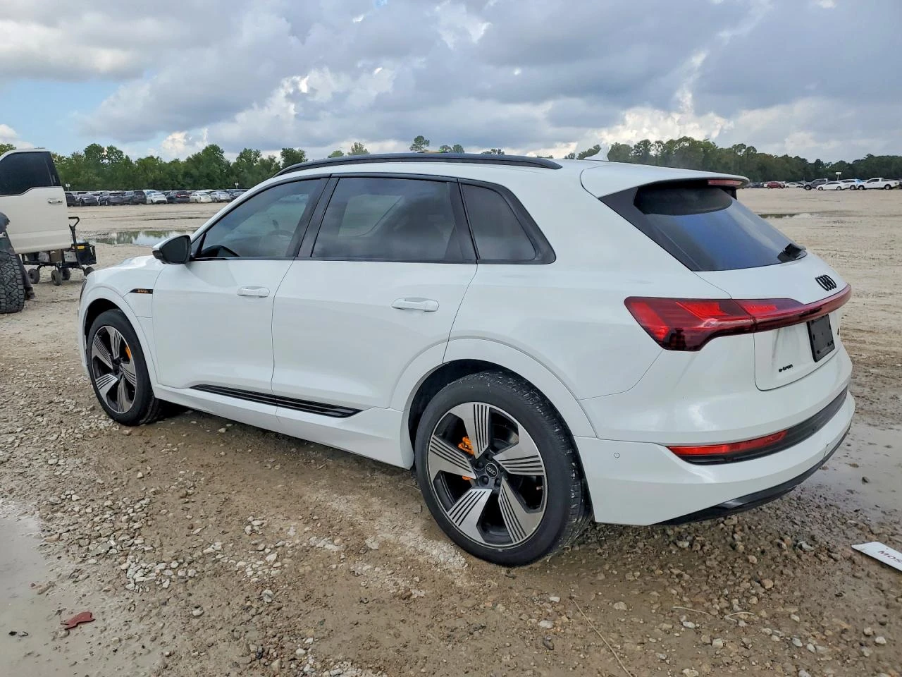 Audi E-Tron Premium Plus, снимка 2 - Автомобили и джипове - 56406005