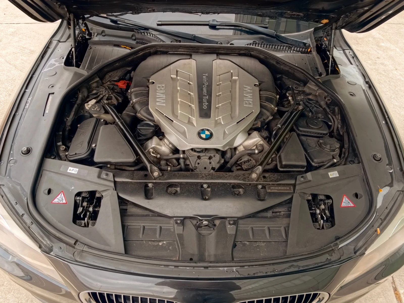BMW 750 xDrive, снимка 17 - Автомобили и джипове - 56544870