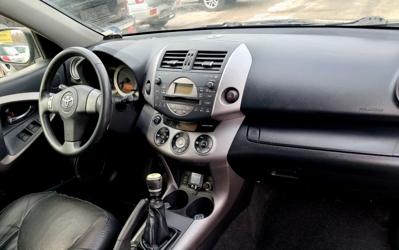 Toyota Rav4, снимка 8 - Автомобили и джипове - 48321756