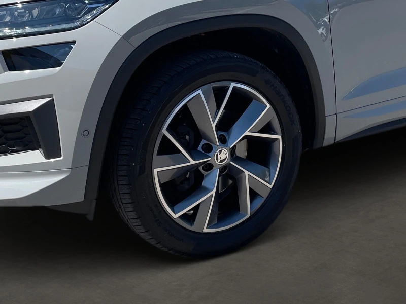 Skoda Kodiaq 2.0TDI/150HP/ST-LINE/MATRIX/NAVI/LED/CAM/MEMO/E154, снимка 7 - Автомобили и джипове - 50361593