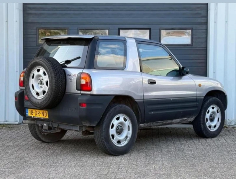 Toyota Rav4 FunCruiser 2.0i-4WD, снимка 4 - Автомобили и джипове - 52273089