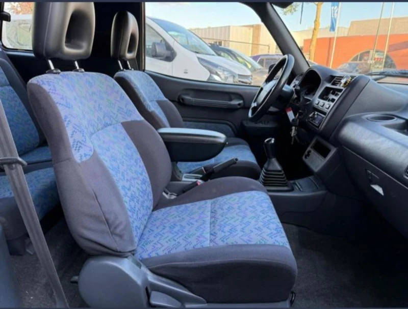 Toyota Rav4 FunCruiser 2.0i-4WD, снимка 14 - Автомобили и джипове - 52273089