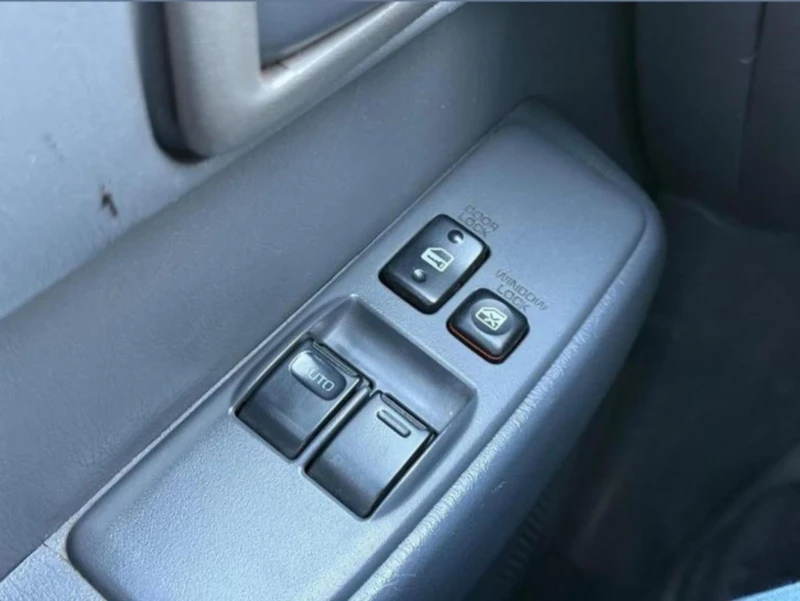 Toyota Rav4 FunCruiser 2.0i-4WD, снимка 11 - Автомобили и джипове - 52273089