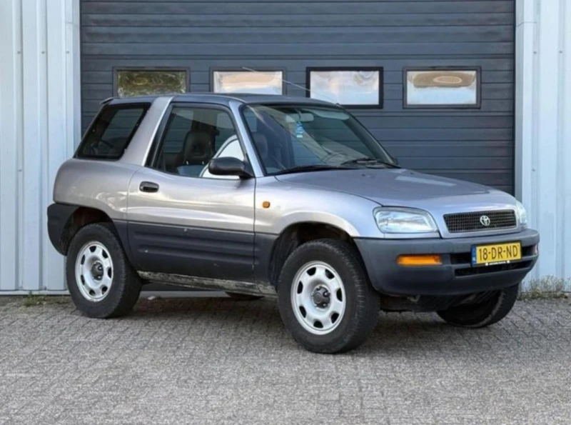 Toyota Rav4 FunCruiser 2.0i-4WD, снимка 2 - Автомобили и джипове - 52273089