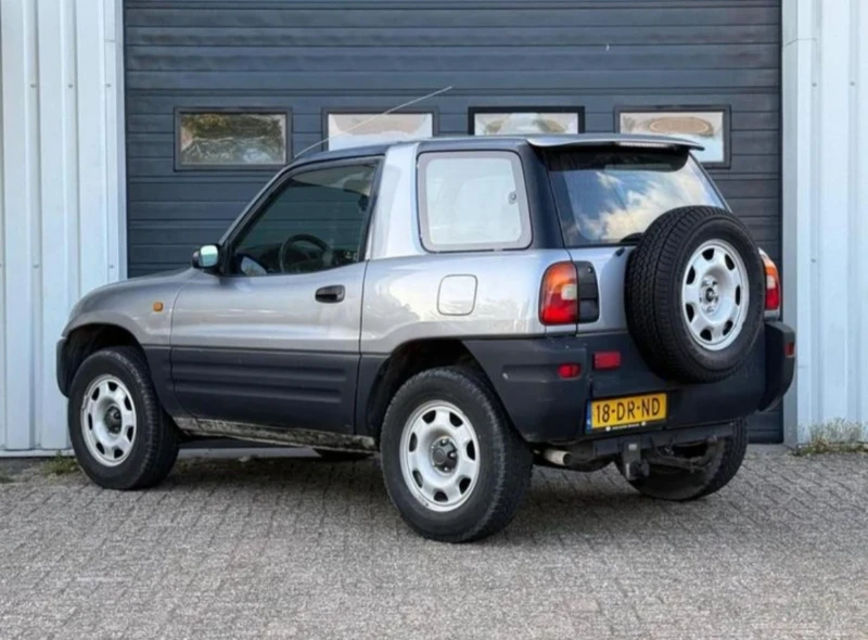 Toyota Rav4 FunCruiser 2.0i-4WD, снимка 3 - Автомобили и джипове - 52273089