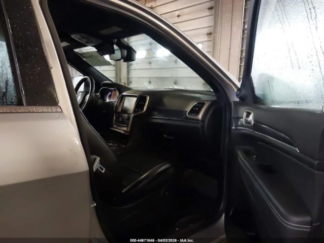 Jeep Grand cherokee OVERLAND* КОЖА* ПОДГРЕВ* КАМЕРА* НАВИ* , снимка 6 - Автомобили и джипове - 54414408