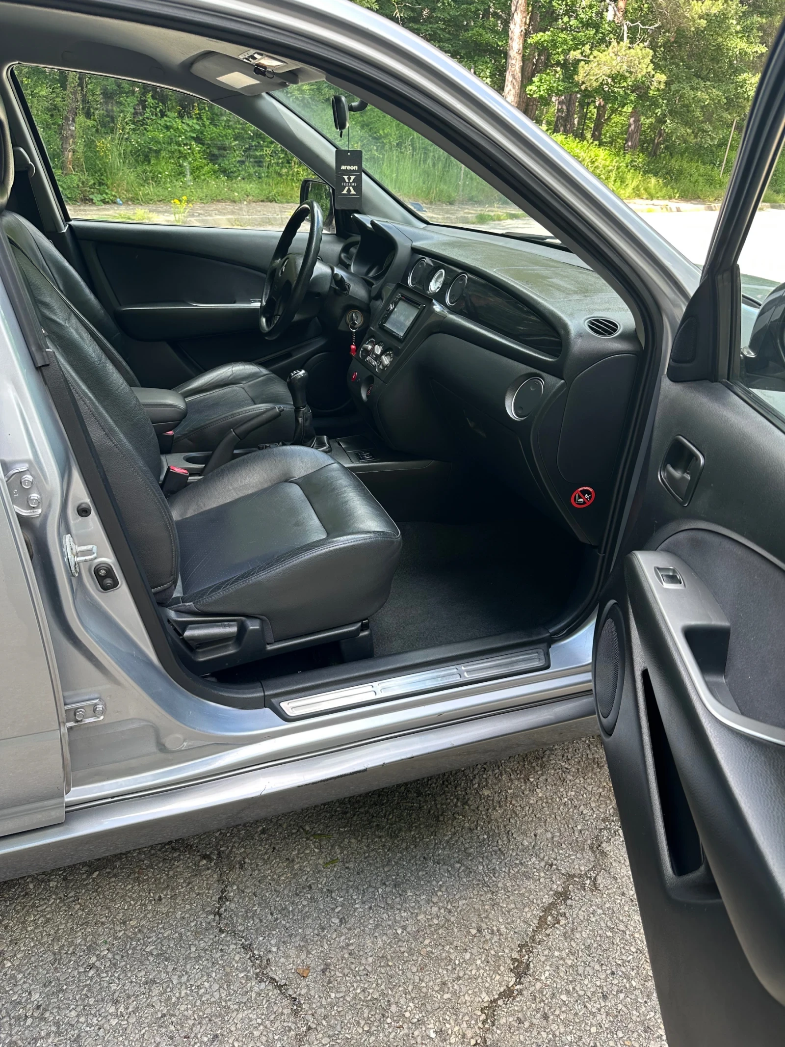 Mitsubishi Outlander 2.0 БЕНЗИН/ГАЗ, снимка 8 - Автомобили и джипове - 54894479